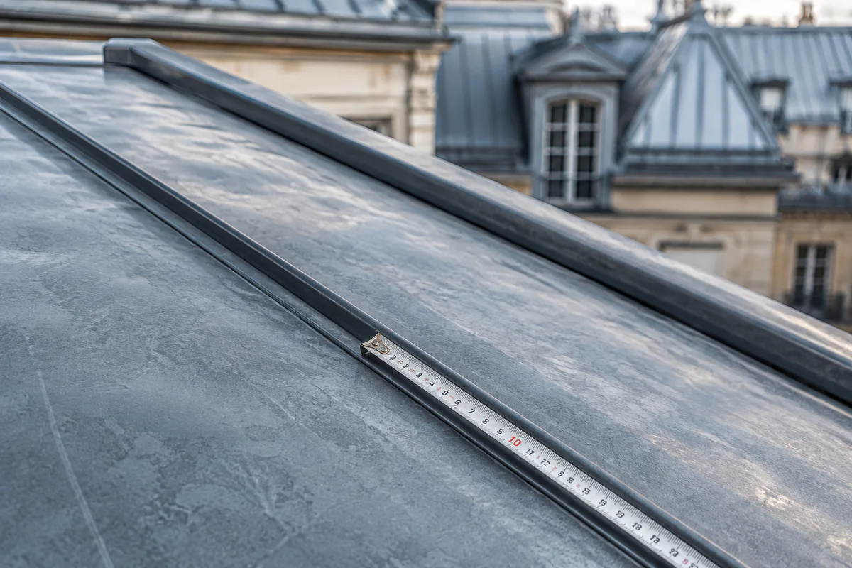 Prix zinc m2 permet-il de comprendre un devis de toiture en 2026 ?